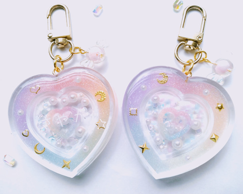 ♡レジン♡ハート♡チャーム♡名入れ♡イニシャル♡キーホルダー