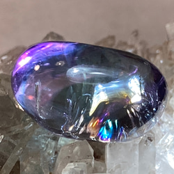 紫陽花色の雫♡　レインボー　オーラ　水晶　タンブル　ブルー　原石　クリスタル 5枚目の画像
