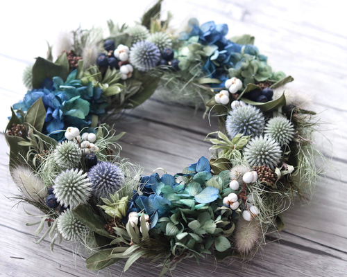 夏☀︎SALE！紫陽花とピンクのハーフリース　ルリタマアザミ ドライフラワー ルリ玉アザミと秋色紫陽花のハーフリース - メルカリ
