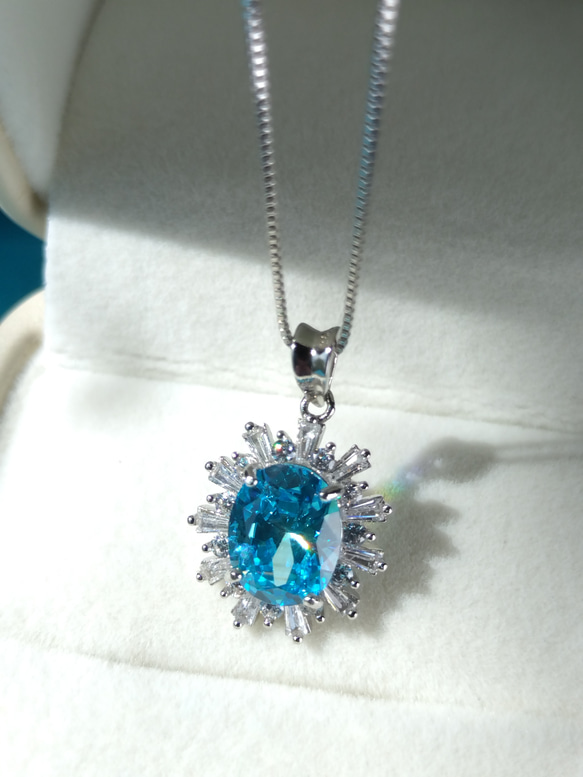 ずっと着けたい青色アクセ　アクアマリン　人工宝石　天然石粉末使用　8ｘ10ｍｍ　ペンダントトップ　シルバー製 4枚目の画像