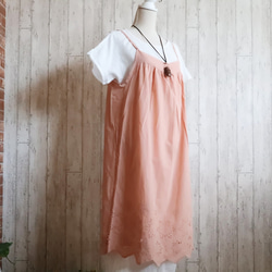 [M 至 5L 2 種尺寸可供選擇] 美麗的扇形蕾絲吊帶連身裙，鮭魚粉色，可少量訂購！ 第4張的照片