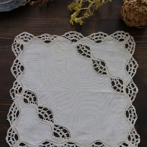 フランス　アンティーク　レース フランス アンティーク レース 布 生地の通販 by Yumi｜ラクマ