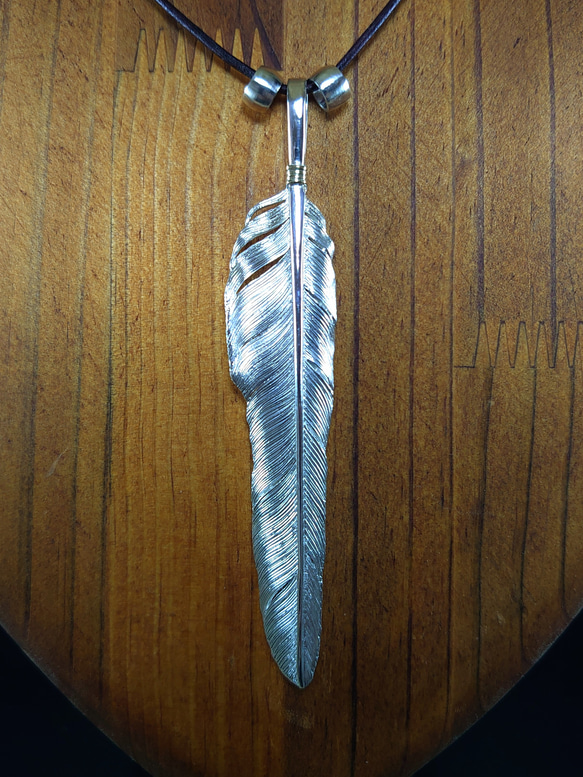 【オーダー品】silver950+k18:風切羽根ペンダントヘッド 1枚目の画像