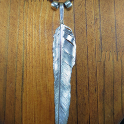 【オーダー品】silver950+k18:風切羽根ペンダントヘッド 2枚目の画像