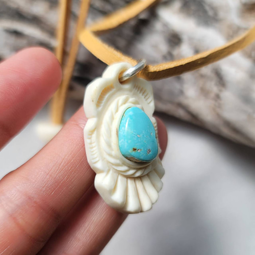 鹿の角 ペルシアンターコイズのペンダント#7 鹿の角 ペルシアンターコイズのペンダント#7 | 鹿角工房