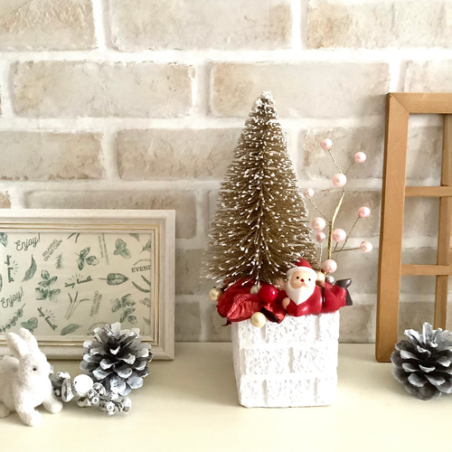 くつろぎサンタとミニツリーのクリスマスオブジェ◇高さ21センチ