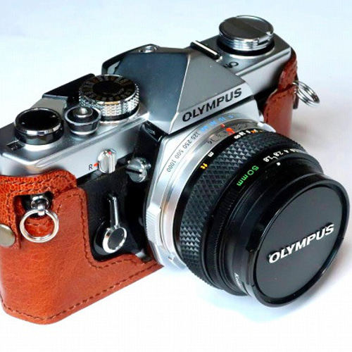☆OLYMPUS OM-2 (革ケース付) + ☆ 標準レンズ 50mm