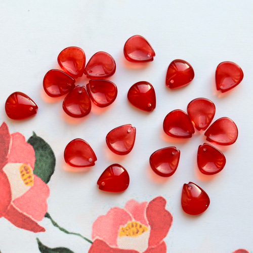 新作☆椿、梅の花びらガラスビーズ 真紅 ビーズ handmade Moment
