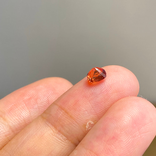 宝石ルース 『抜群に抜群に美しいミャンマー産 』天然スピネル 0.618鑑別ソ付 ミャンマー産スピネル 0.466ctルース
