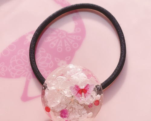 お花と蝶々のレジンヘアゴム☆ ヘアゴム na✴︎ 通販 16597137｜Creema