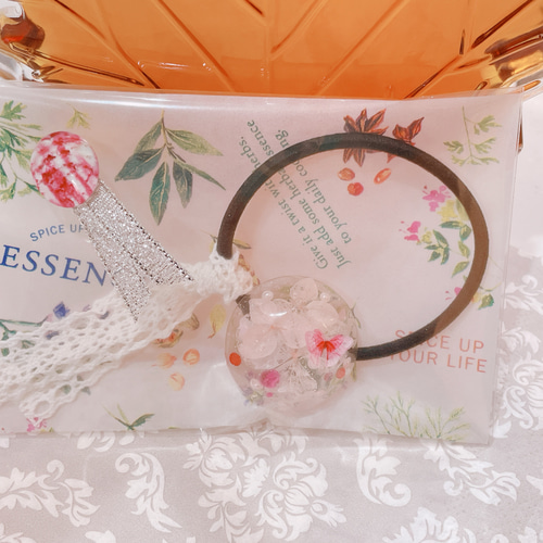 お花と蝶々のレジンヘアゴム☆ ヘアゴム na✴︎ 通販 16597137｜Creema