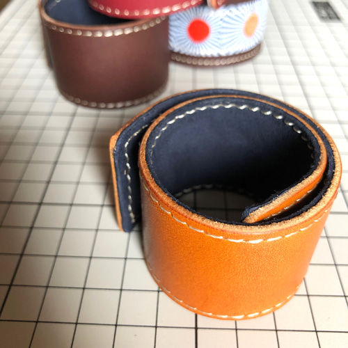 ご予約品 ワンタッチ・レザーバングル【ワインレッド】パチンと当てて