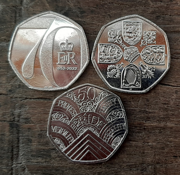 3種類 エリザベス女王 新デザイン イギリス 英国 本物 50ペンスコイン イギリス 英国 コイン 3枚目の画像