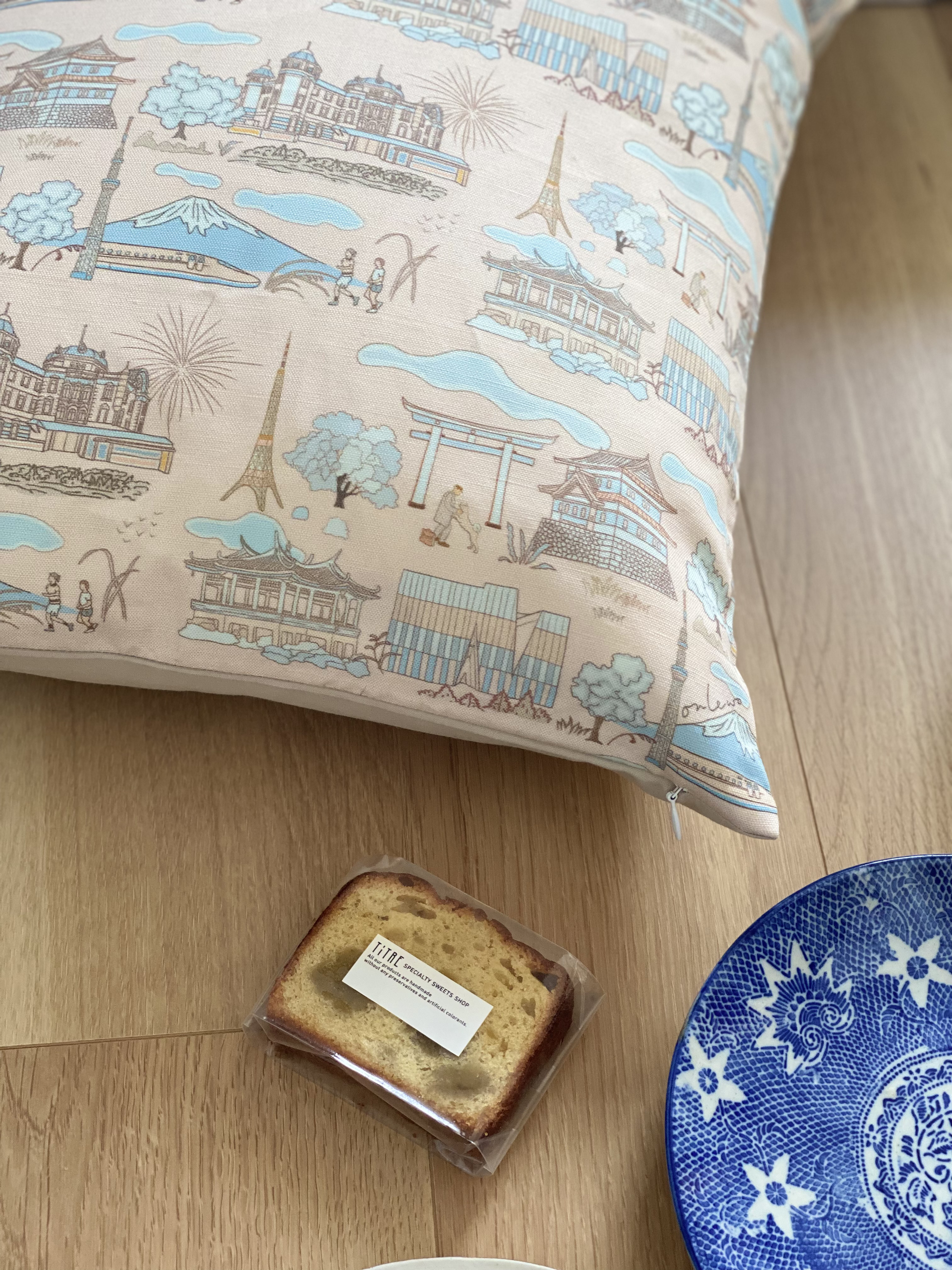 シンガポールのクッションカバー　ジャパンインスパイア デザイン (ピンク)