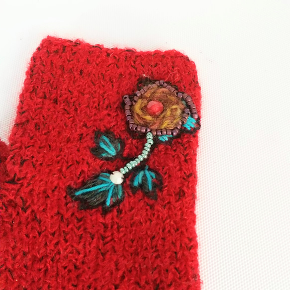 ビーズ刺繍の赤のアームウォーマー 6枚目の画像