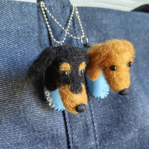 ♡羊毛靴に入ったミニチュアダックスフンドちゃんキーホルダー