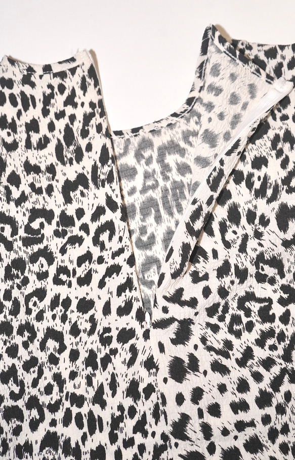 Monotone Leopard String Tops (white) 半袖ブラウス グレー 灰色 カジュアル 7枚目の画像