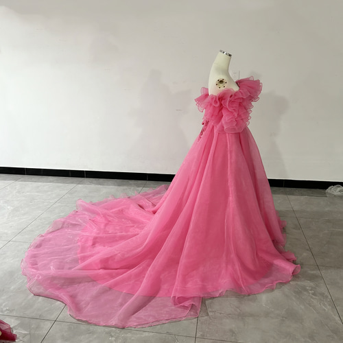 抜群のおしゃれ見え ウエディングドレス ピンク カラードレス ベア  