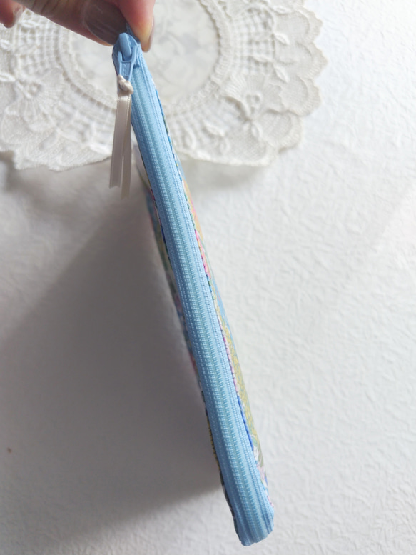 橫帶隔間（存摺） L型拉鍊透明袋瑪格麗特安妮自由層壓板♡仲夏花園裡盛開的花朵 第4張的照片