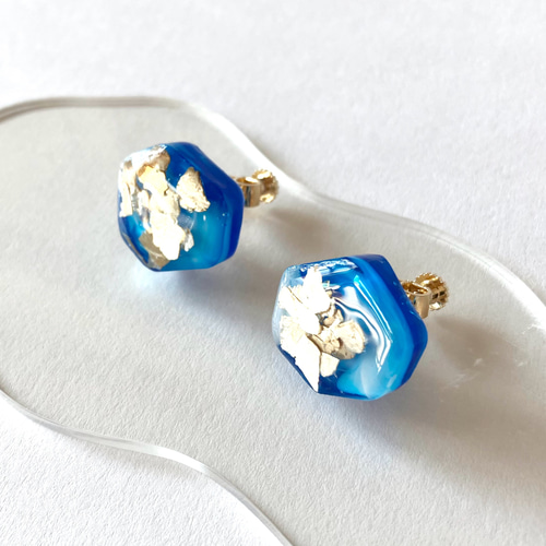 ブルーマーブルレジンのイヤリング／ピアス 揺れない イヤリング