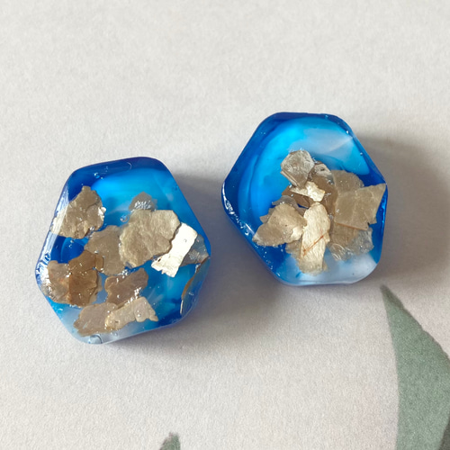 ハンドメイド ☆ レジンピアス　ブルー マーブル ブルーマーブルレジンのイヤリング／ピアス 揺れない イヤリング