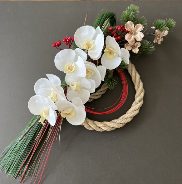 【しめ縄】新作　胡蝶蘭とハナミズキのお正月飾り　しめ縄 1枚目の画像