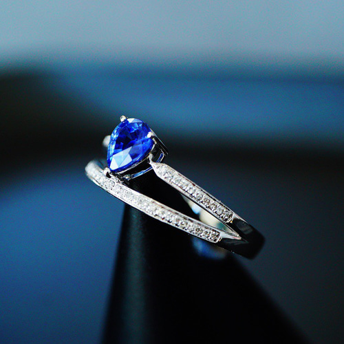 スリランカサファイア1ct 鑑別書付きK18WGピアス