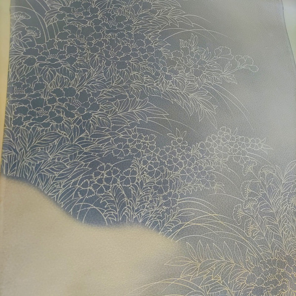 【正絹　洗い済】灰×青色に白地の花模様の生地A　約37×103ｃｍ　和布　古布　はぎれ 3枚目の画像