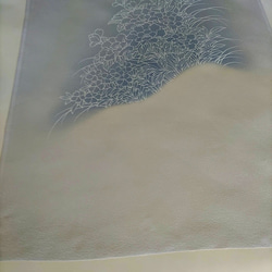 【正絹　洗い済】灰×薄藍色に白地の花模様の生地C　約37×76ｃｍ　和布　古布　はぎれ 3枚目の画像