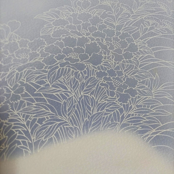 【正絹　洗い済】灰×薄藍色に白地の花模様の生地C　約37×76ｃｍ　和布　古布　はぎれ 1枚目の画像