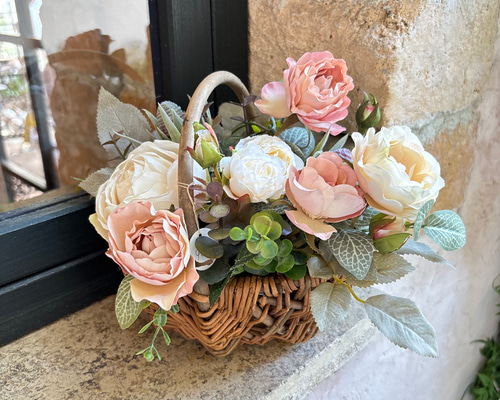 ナチュラルアートフラワーアレンジメント 優しいニュアンスカラーのバスケットアレンジメント アーティ