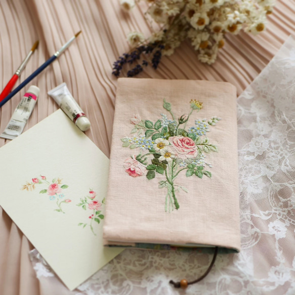 文庫本用】刺繍ブックカバー薔薇と忘れな草の花束 ブックカバー AZUKi