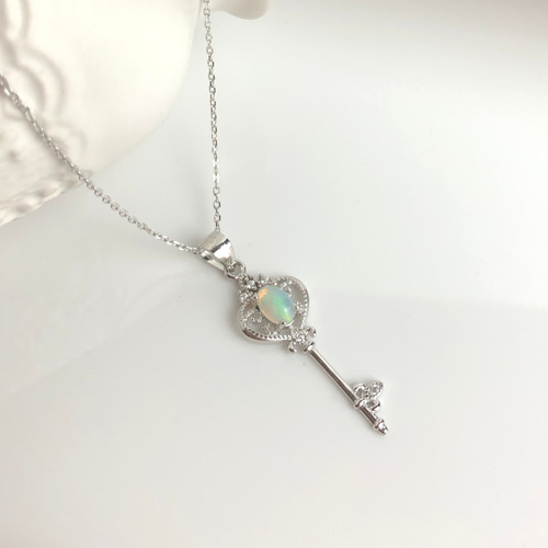 魔法使いのカギ 天然オーパル☆SV925 シルバー ペンダントトップ 