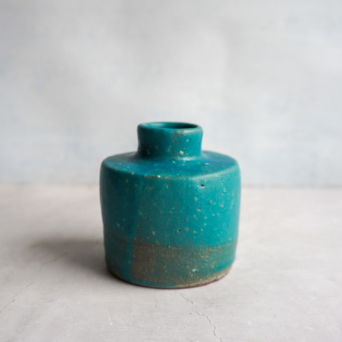 ちょっと渋めにターコイズブルーのフラワーベース 一輪挿し・花瓶