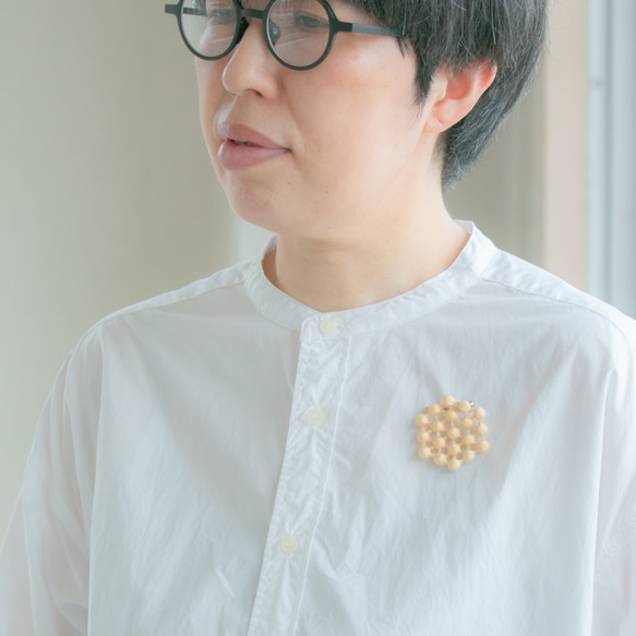 【 新作 】ハニカム ブローチ　コサージュ　卒業式　入学式　上品　刺繍 5枚目の画像