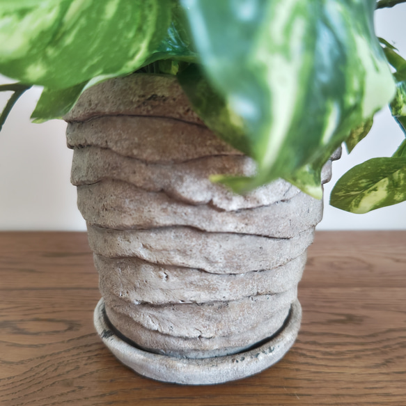 フェイクグリーンの鉢植え(ポトス) ／陶器  人工観葉植物 4枚目の画像