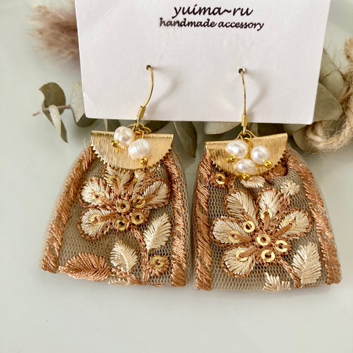 数々の賞を受賞 インド刺繍リボンタッセルピアス/テラコッタ ピアス（フープ その他