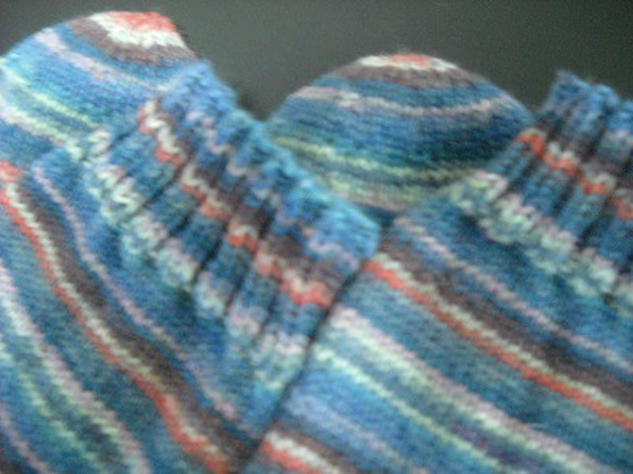 手編みの靴下　色使いの素晴らしい靴下（男性用） 5枚目の画像
