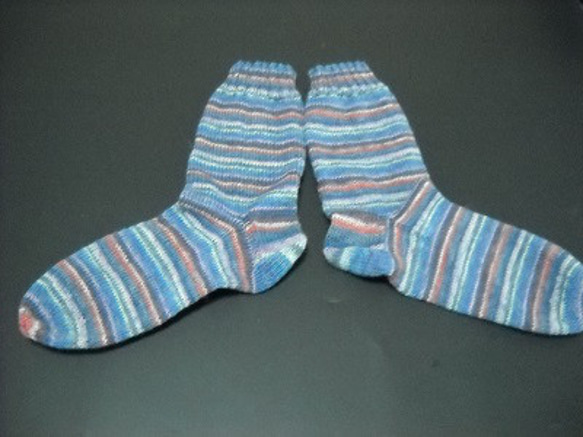 手編みの靴下　色使いの素晴らしい靴下（男性用） 2枚目の画像