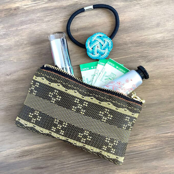 畳縁　硬幣錢包　名片夾　日式　沖繩的傳統圖案　沖繩　棕色的 第2張的照片