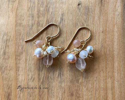 ローズクォーツと淡水真珠のピアス（14KGF） ピアス（フック・チェーン