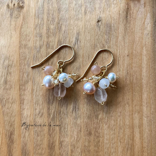 ローズクォーツと淡水真珠のピアス（14KGF） ピアス（フック・チェーン