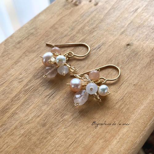 ローズクォーツと淡水真珠のピアス（14KGF） ピアス（フック・チェーン