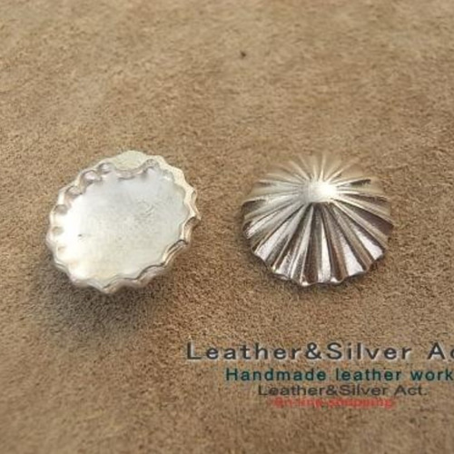14㎜アポロコンチョ シルバー925 コンチョ裏の金具指定可能 ハンドメイドコンチョ レザークラフトの金具、パーツに その他アクセサリー レザーアンド シルバーアクト 通販|Creema(クリーマ) 16601447 14㎜アポロコンチョ シルバー925 コンチョ裏の金具指定可能 ハンドメイドコンチョ レザークラフトの金具、パーツに その他アクセサリー レザーアンド シルバーアクト 通販|Creema(クリーマ) 16601447