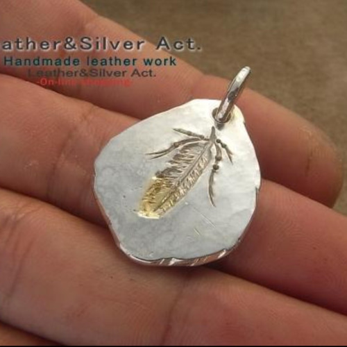 k18ゴールド加工、手彫りハンドメイド イーグルフェザー彫りペンダント