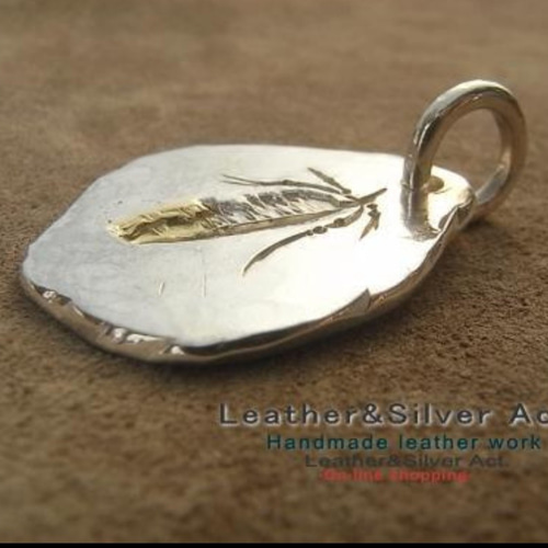 k18ゴールド加工、手彫りハンドメイド イーグルフェザー彫りペンダント