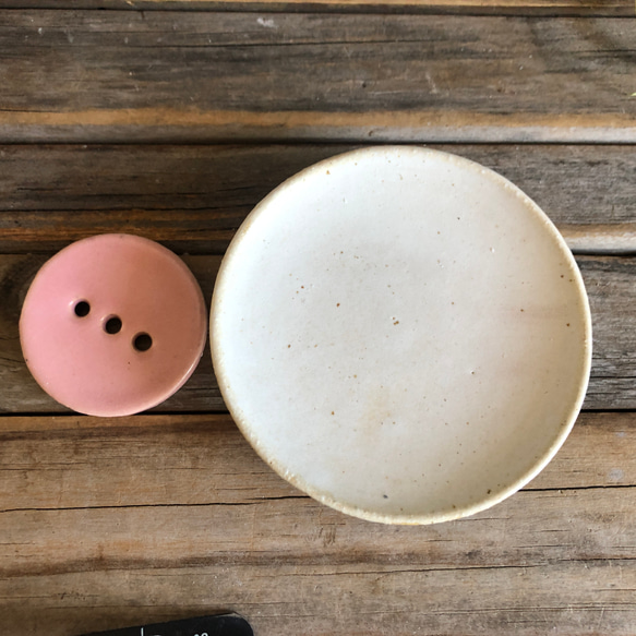 【陶器】ピンクのさくら釉薬のお皿と白い三脚のせっけん置き　ソープディッシュ・ソープ皿・石鹸　送料無料・ 9枚目の画像