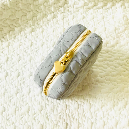 Sサイズ モスグレーハートキルトの minipouchミニポーチ ハート コスメ