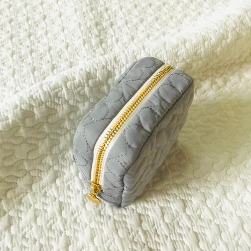 Sサイズ モスグレーハートキルトの minipouchミニポーチ ハート コスメ