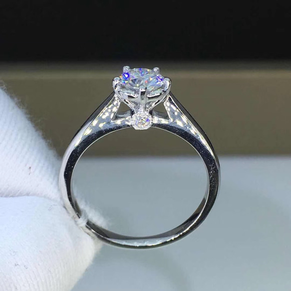 【newデザイン】白金の薔薇　モアサナイト  ダイヤリングK18ホワイトゴールド newデザイン】白金の薔薇モアサナイト ダイヤモンドリングk18